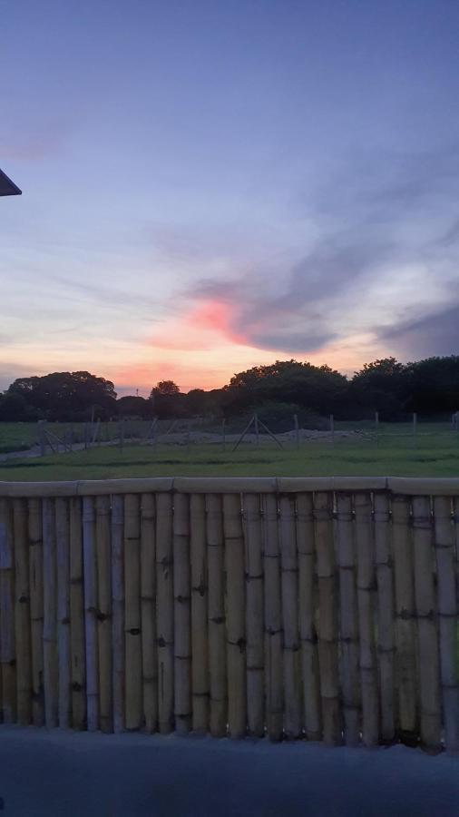 Calatagan'S Bahay Kubo - With Beach Access Exterior foto
